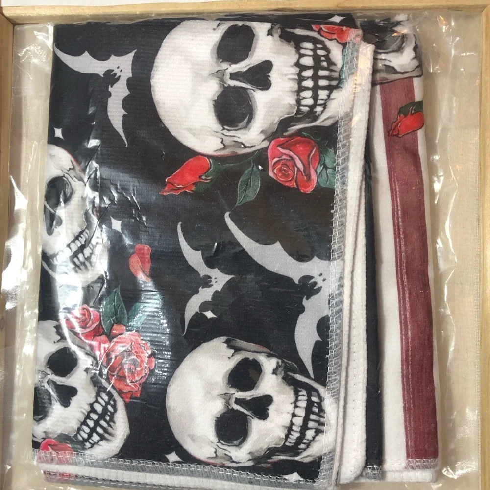 NWT Gothic Skull & Roses Hand Towel Set – 2-Pack • Spooky • Goth Decor • Sealed